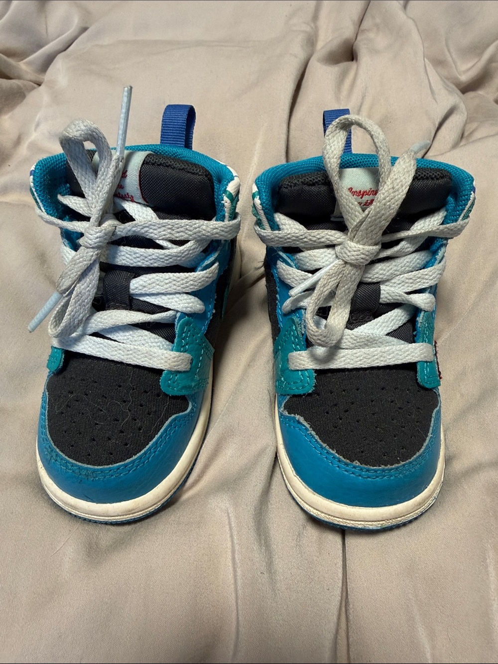 Jordan 1 Mid Sneaker School Anthracite Aquatone New Emerald Glacier Blue (TD)